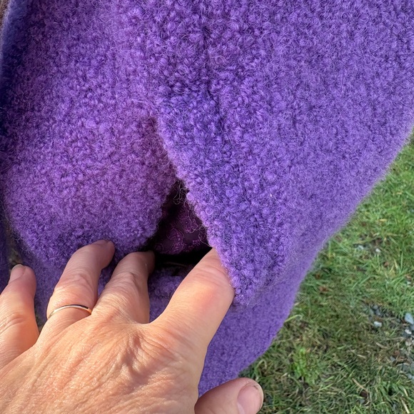 Vintage purple wool sweater coat with a beautiful curly bouclé texture. - Picture 6 of 9